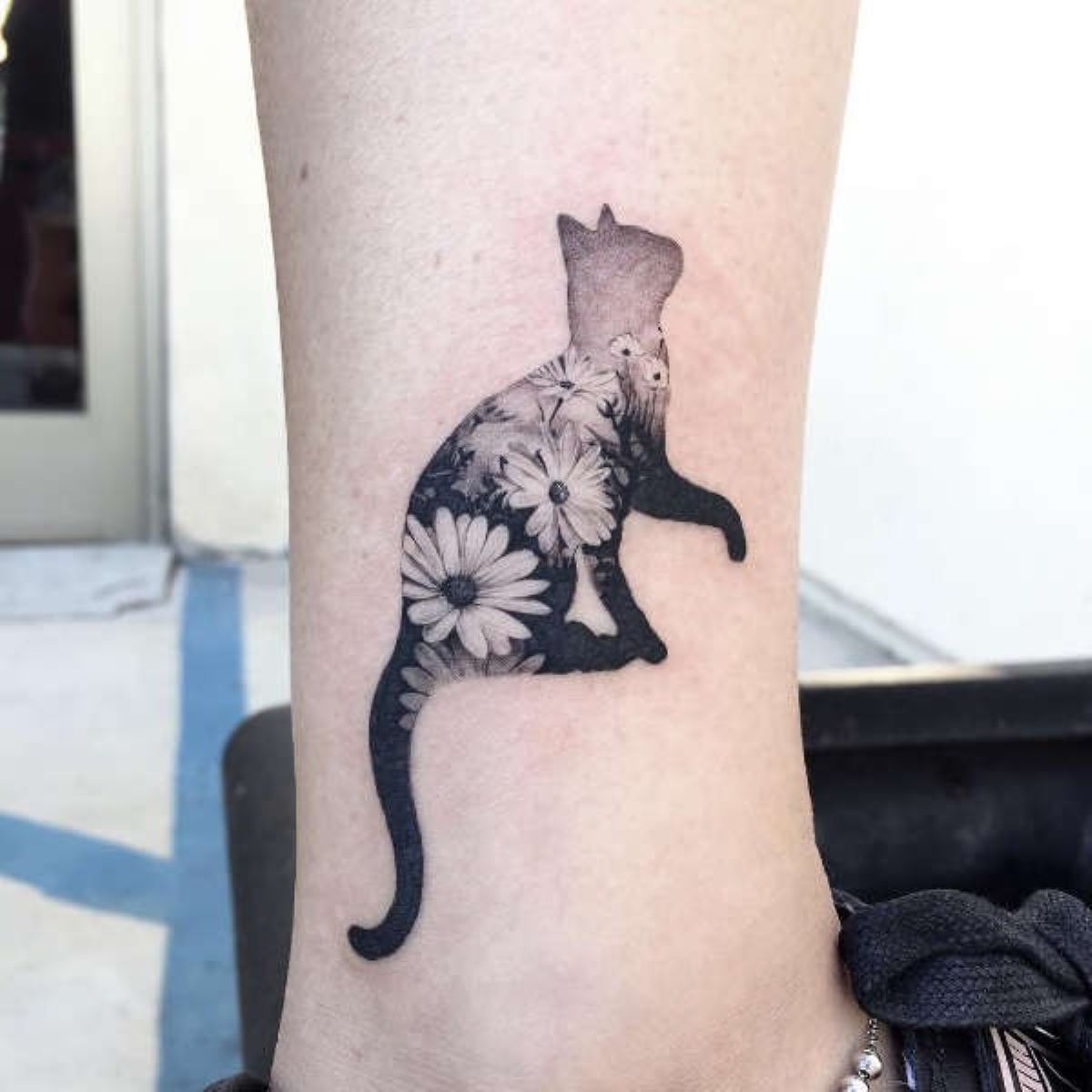 tattoo-gatto-con-fiori