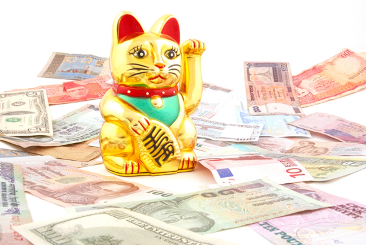 maneki neko con soldi