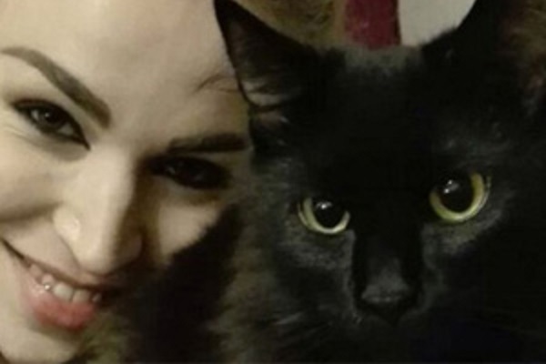 gatta morgana con la ragazza a cui ha salvato la vita