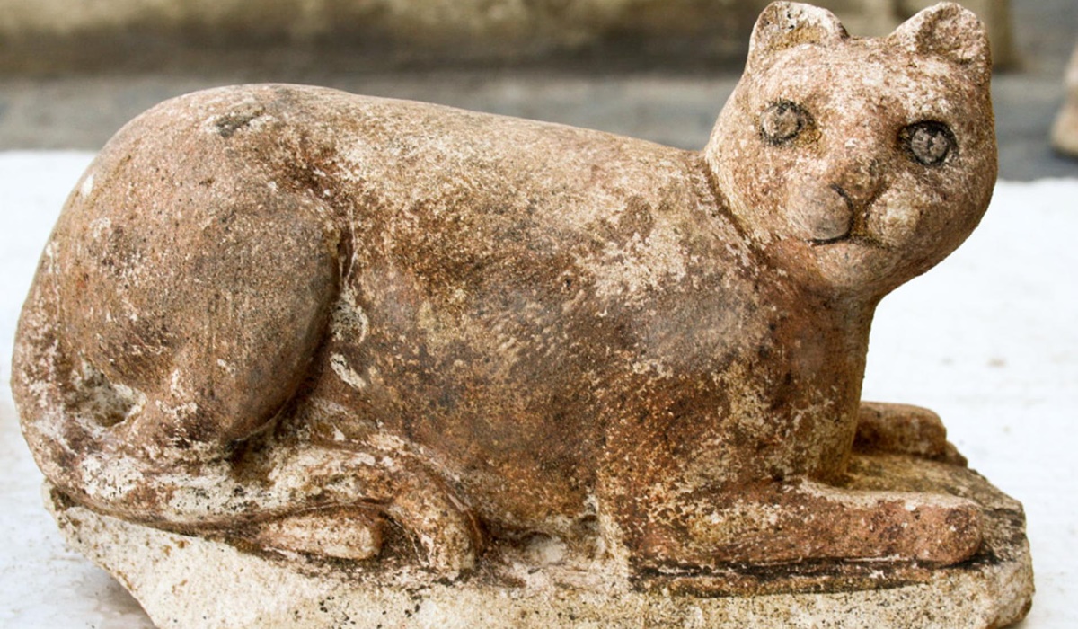 statua che raffigura un gatto