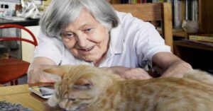 Margherita Hack e i suoi gatti: la storia di Ciccino, il micio coraggioso che le ha fatto compagnia durante la seconda guerra mondiale (VIDEO)