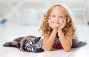 8 foto di gatti e bambini uniti da un’amicizia fraterna