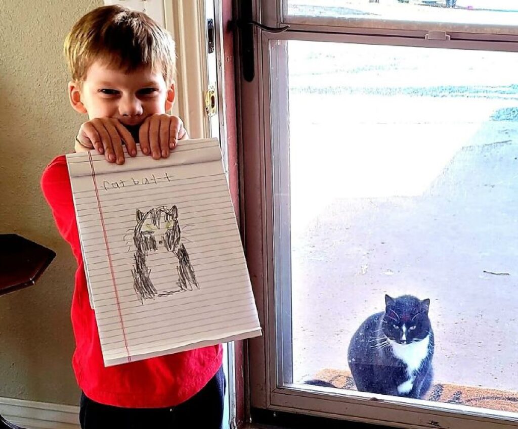 gatto disegnato su quaderno