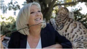 I gattini di Marine Le Pen: la donna li ama