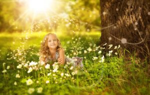 Le bambine esplodono di gioia quando il papà porta il gattino