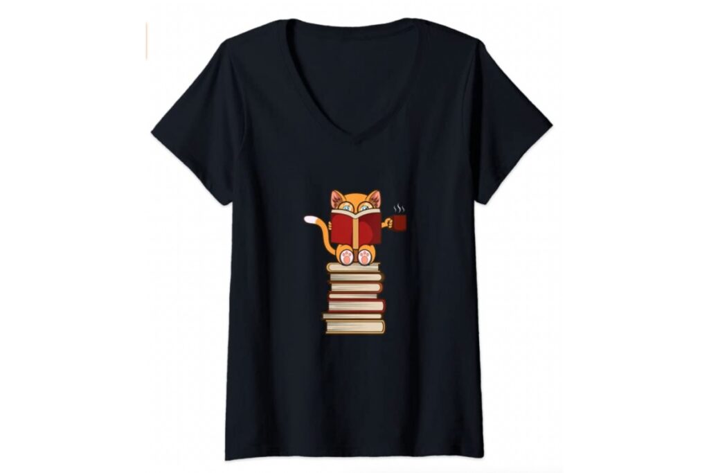 t-shirt con i gatti e i libri