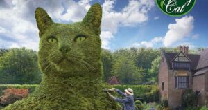 Un artista di 75 anni commemora il suo gatto defunto con meravigliose sculture di alberi digitali