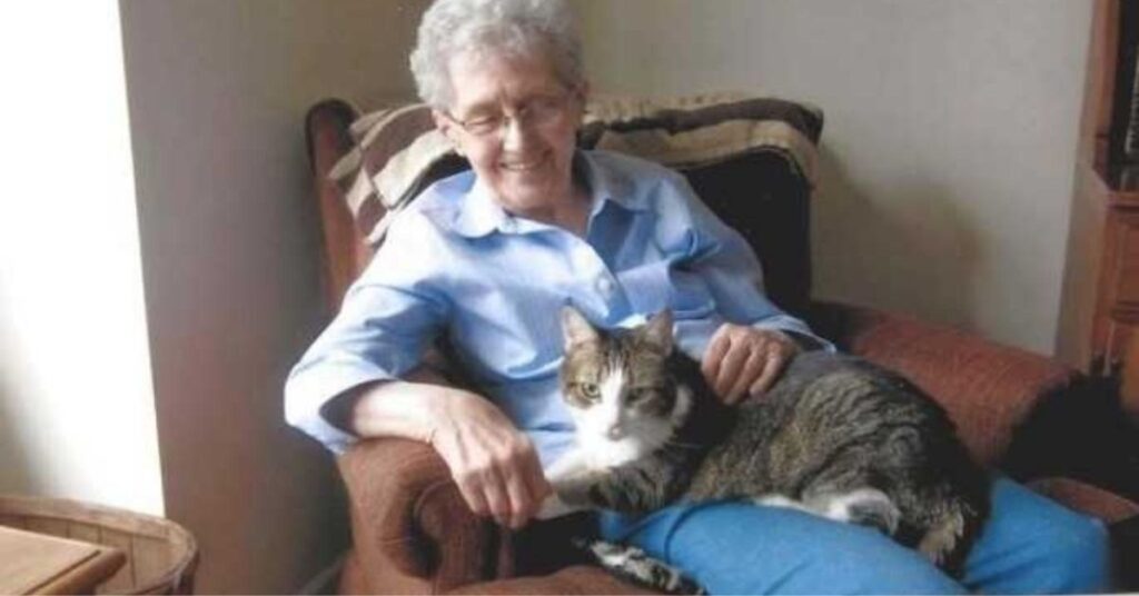 anziana e gatto