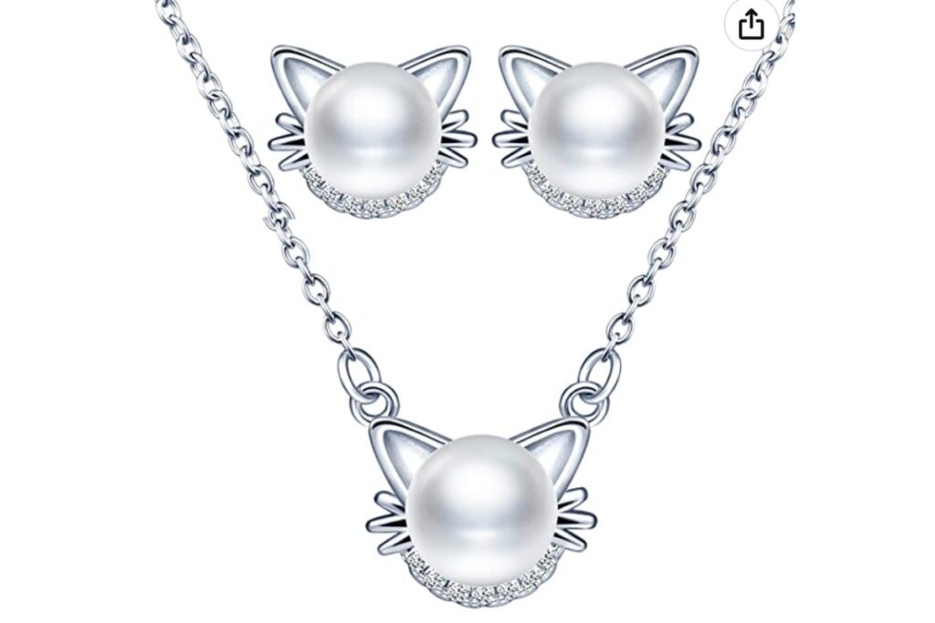 parure con perle a forma di gatto