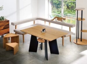 Questo tavolo fa sì che il gatto si siede a tavola con te, restando “al centro” dell’attenzione