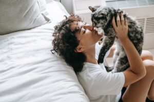 Pensi di averlo perso? Questi sono i modi per riconquistare l’affetto del tuo gatto (davvero)