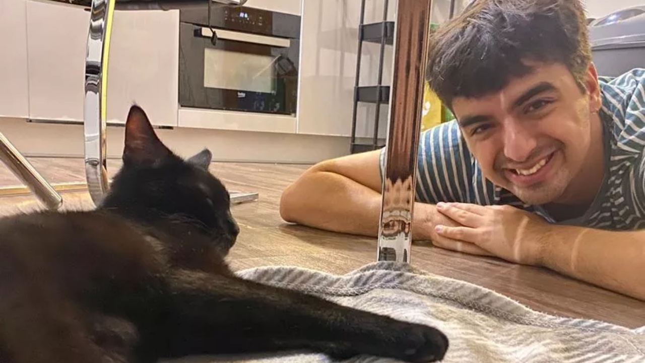 uomo e gatto