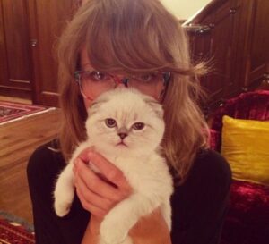 Più che ricco: il gatto di Taylor Swift ha un patrimonio che supera anche quello del fidanzato della cantante