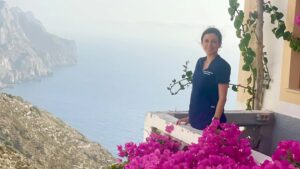 Veterinaria americana in Grecia per aiutare i suoi amici: dei gatti randagi